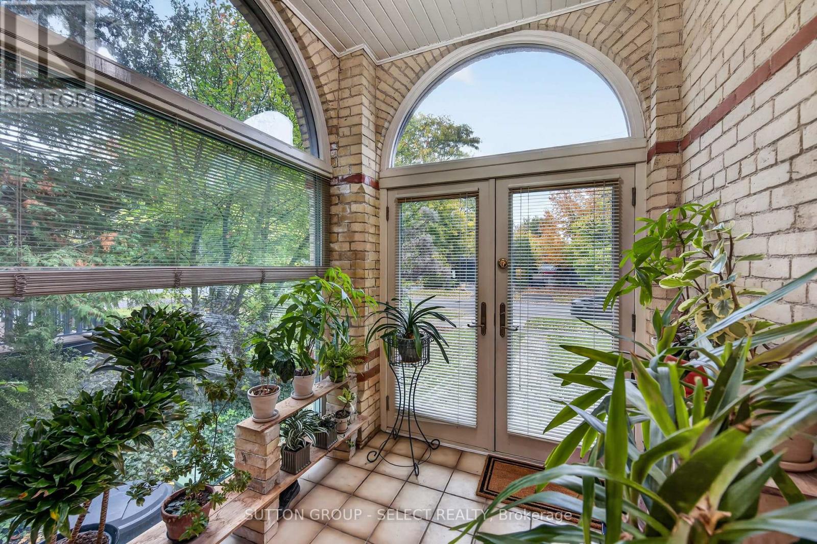512 Piccadilly Street Property Photo 2