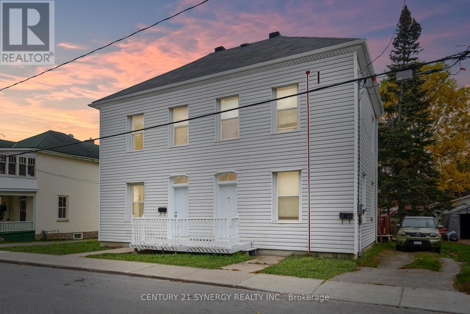 154-156 Beckwith Street N Property Photo 2