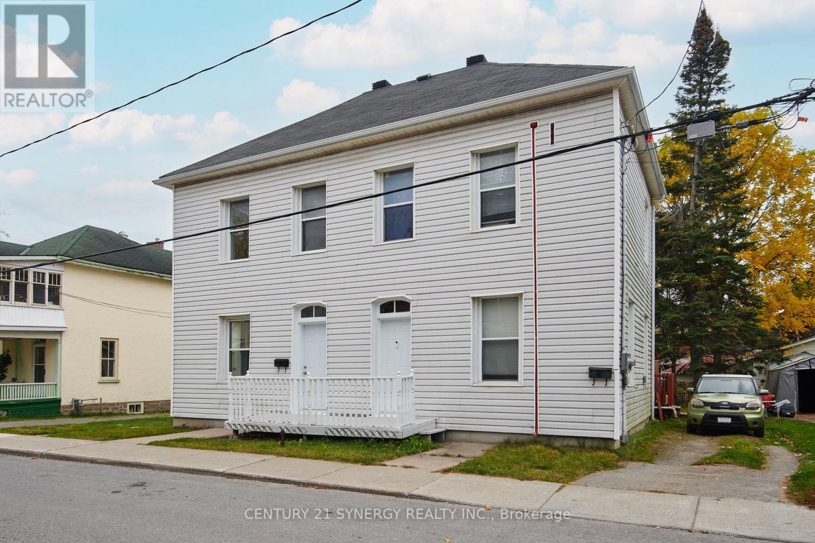 154-156 Beckwith Street N Property Photo 3