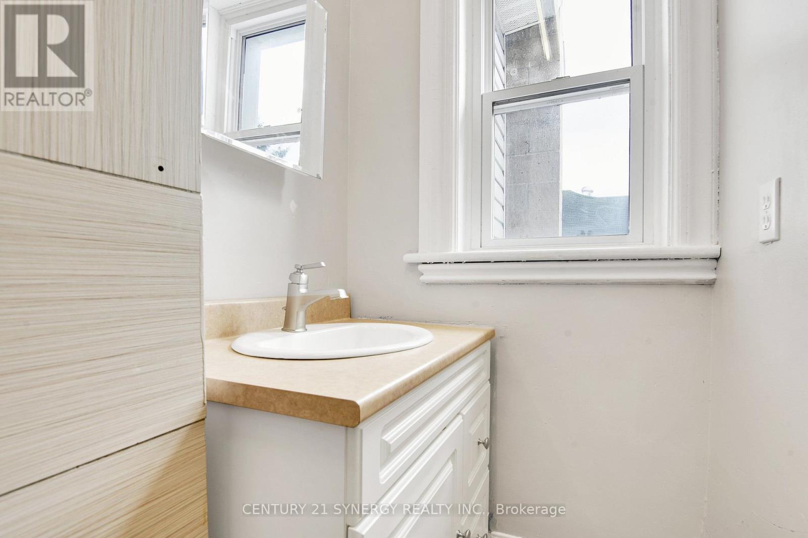 154-156 Beckwith Street N Property Photo 13