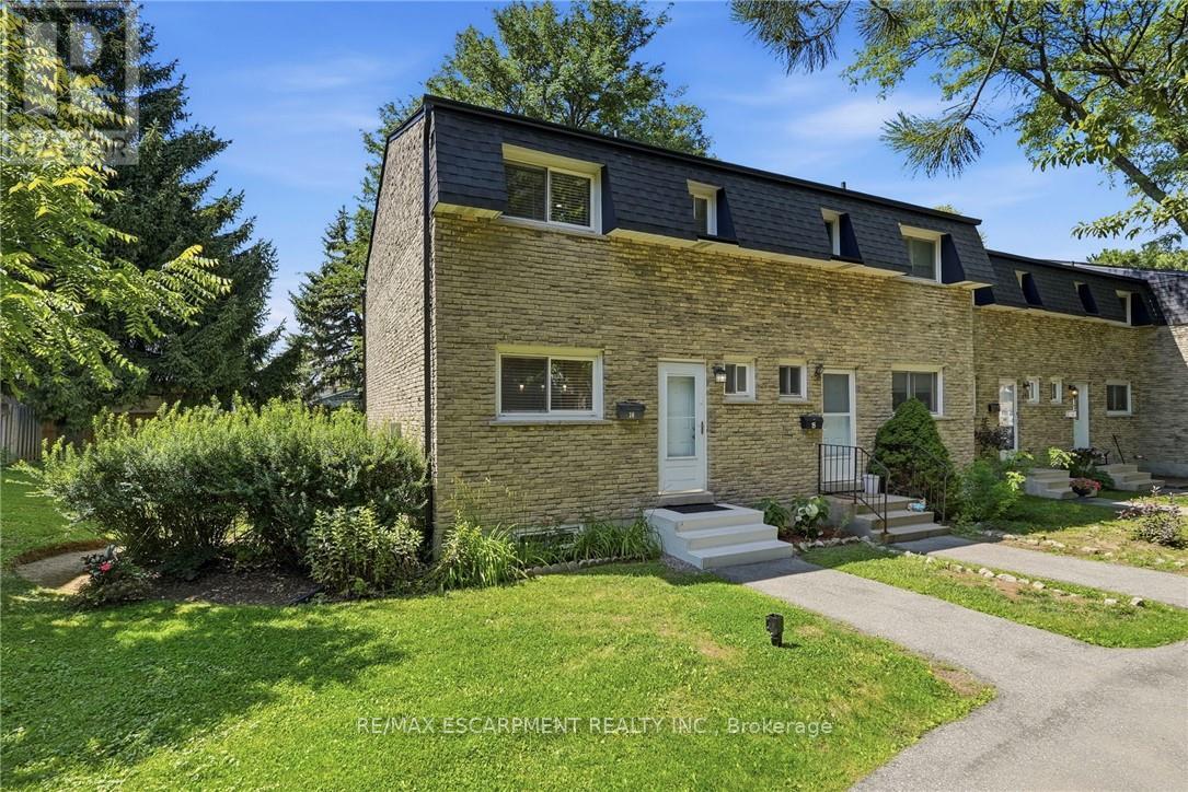 16 - 1420 Garth Street Property Photo 3