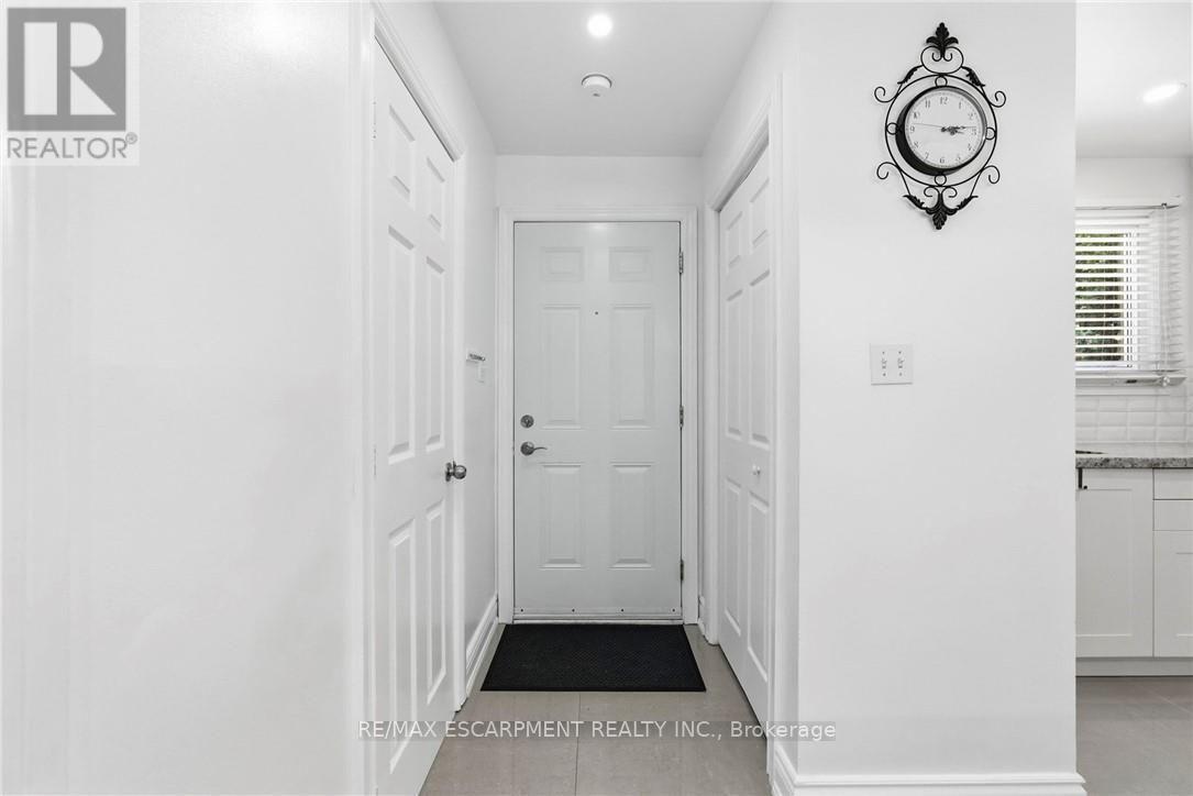 16 - 1420 Garth Street Property Photo 4
