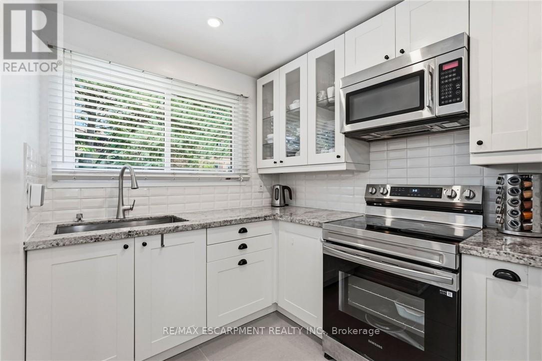 16 - 1420 Garth Street Property Photo 6