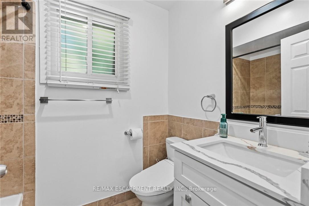 16 - 1420 Garth Street Property Photo 24