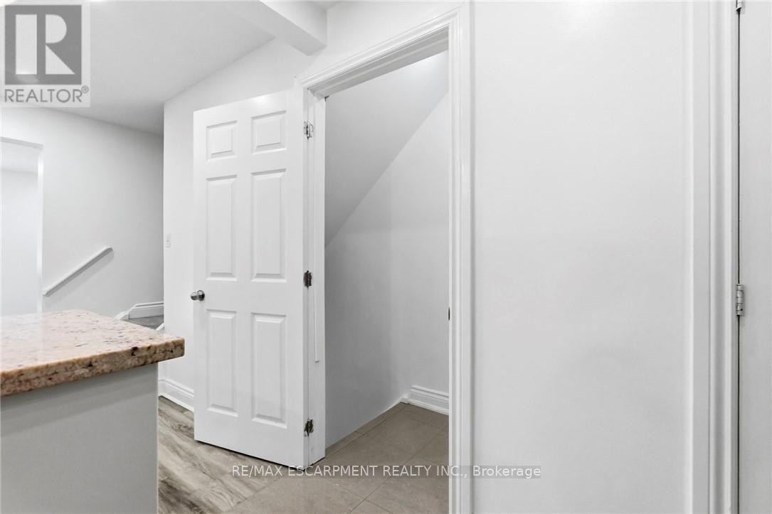 16 - 1420 Garth Street Property Photo 26