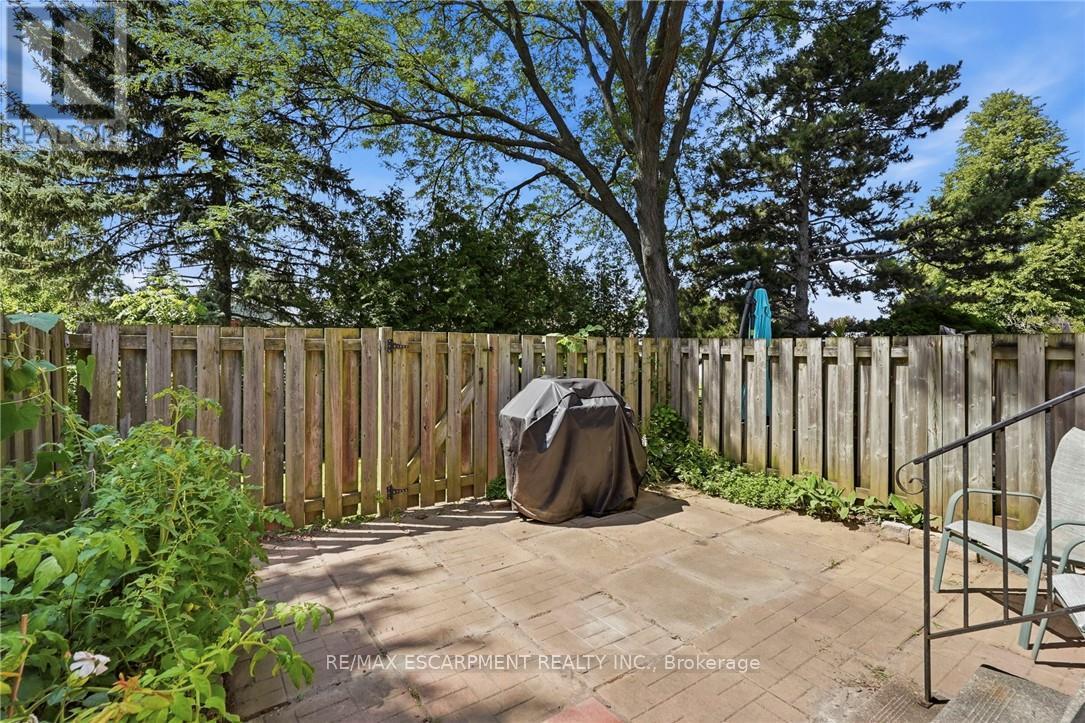 16 - 1420 Garth Street Property Photo 31