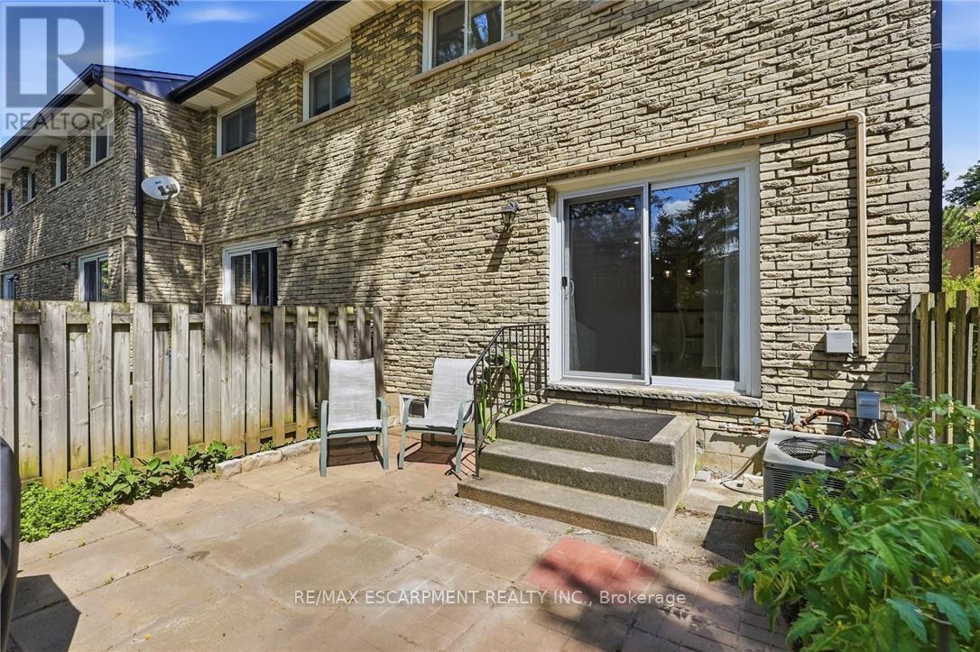 16 - 1420 Garth Street Property Photo 32