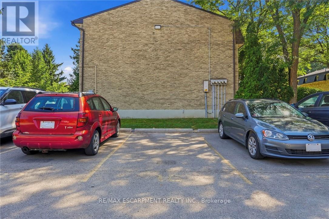 16 - 1420 Garth Street Property Photo 36