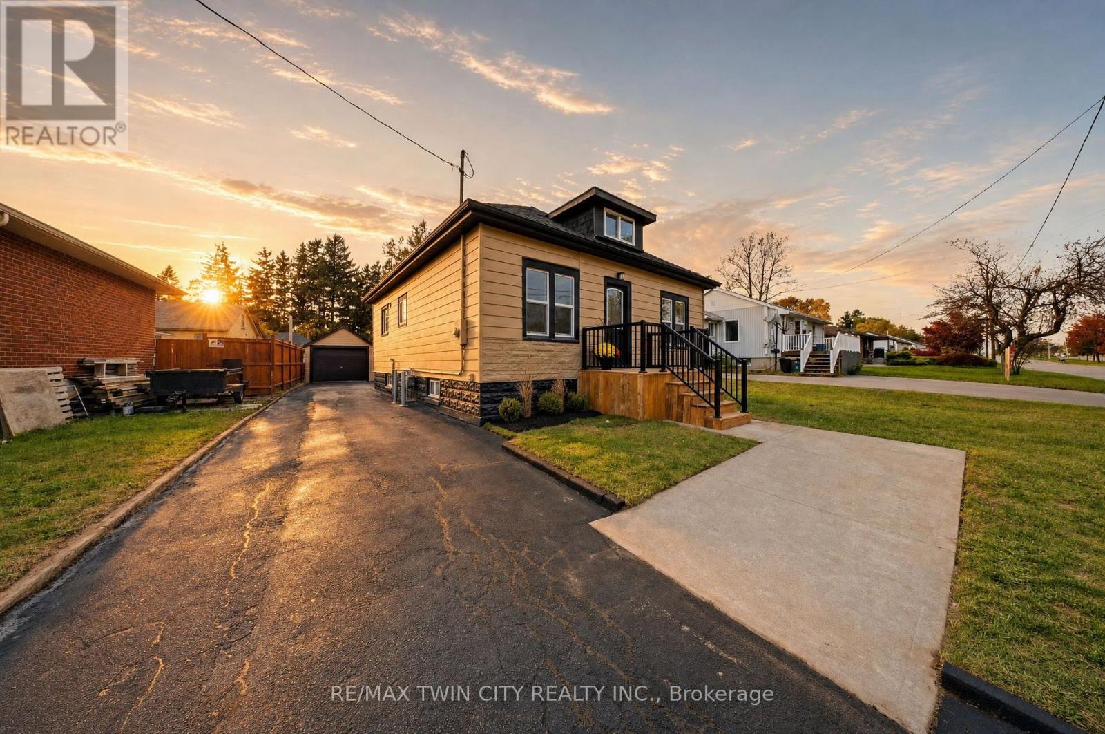 24 Park Road N Property Photo 2