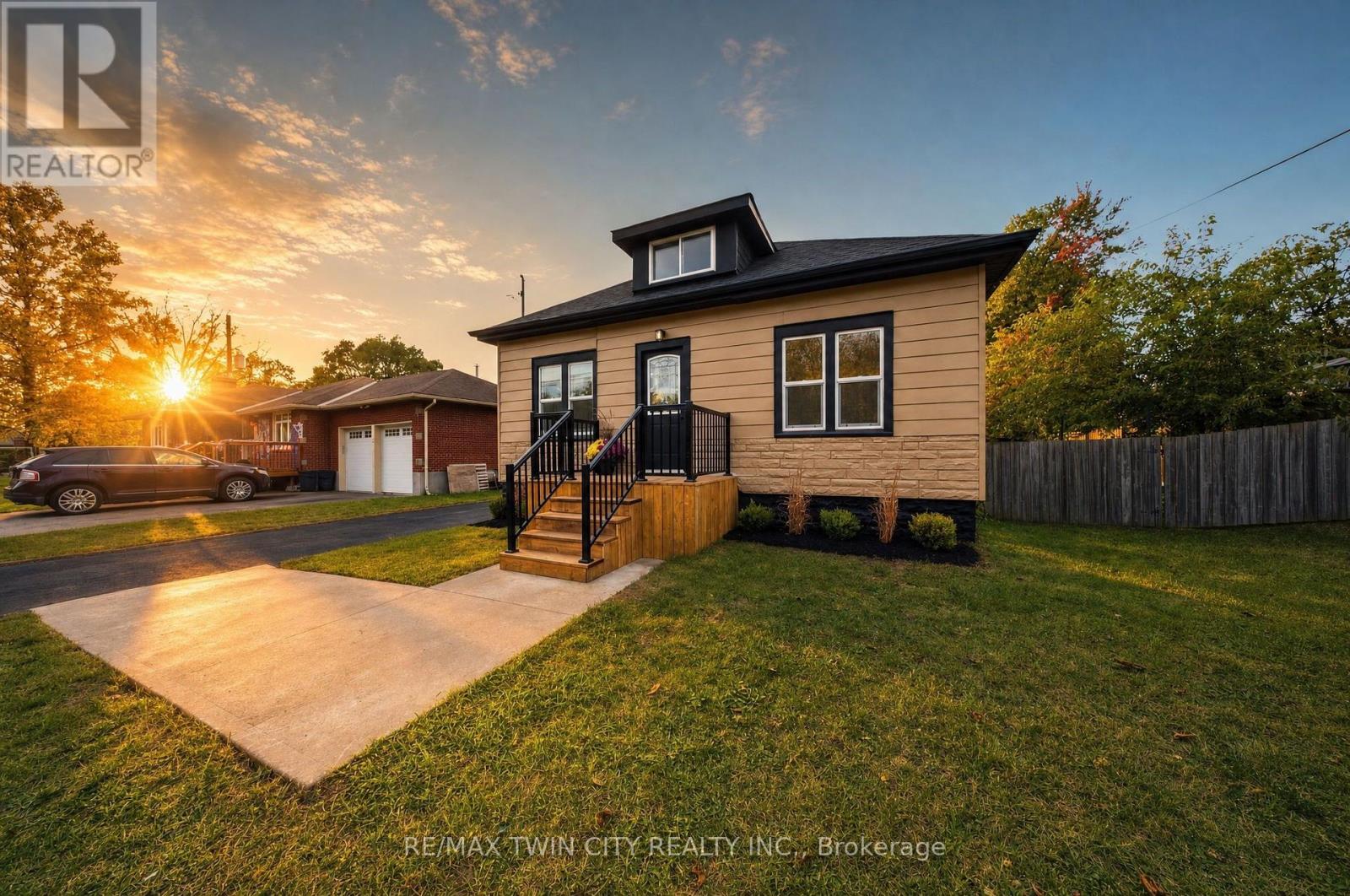 24 Park Road N Property Photo 3
