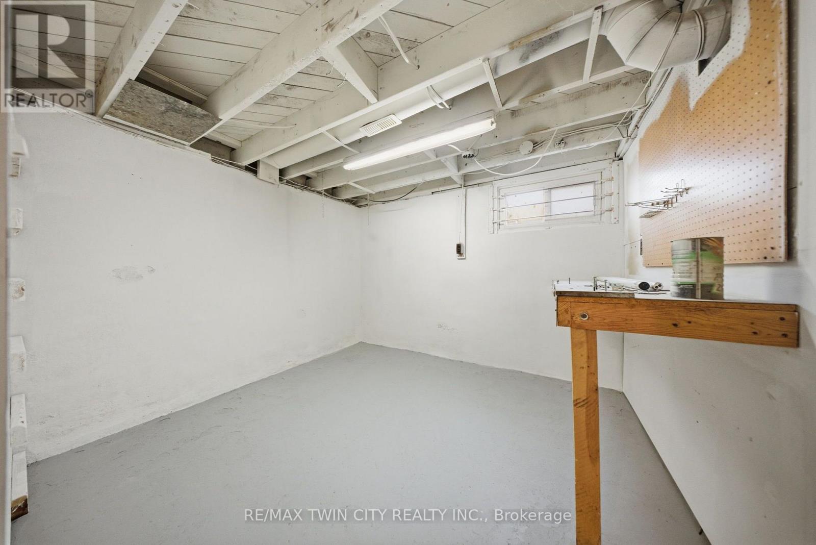 24 Park Road N Property Photo 25