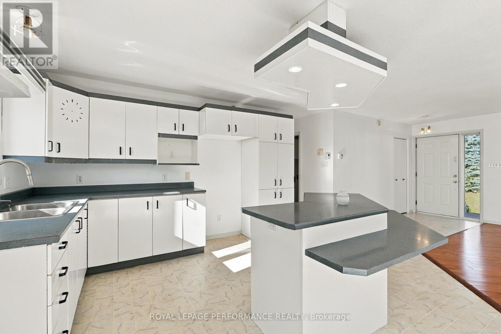 2761 Ritchance Road Property Photo 8