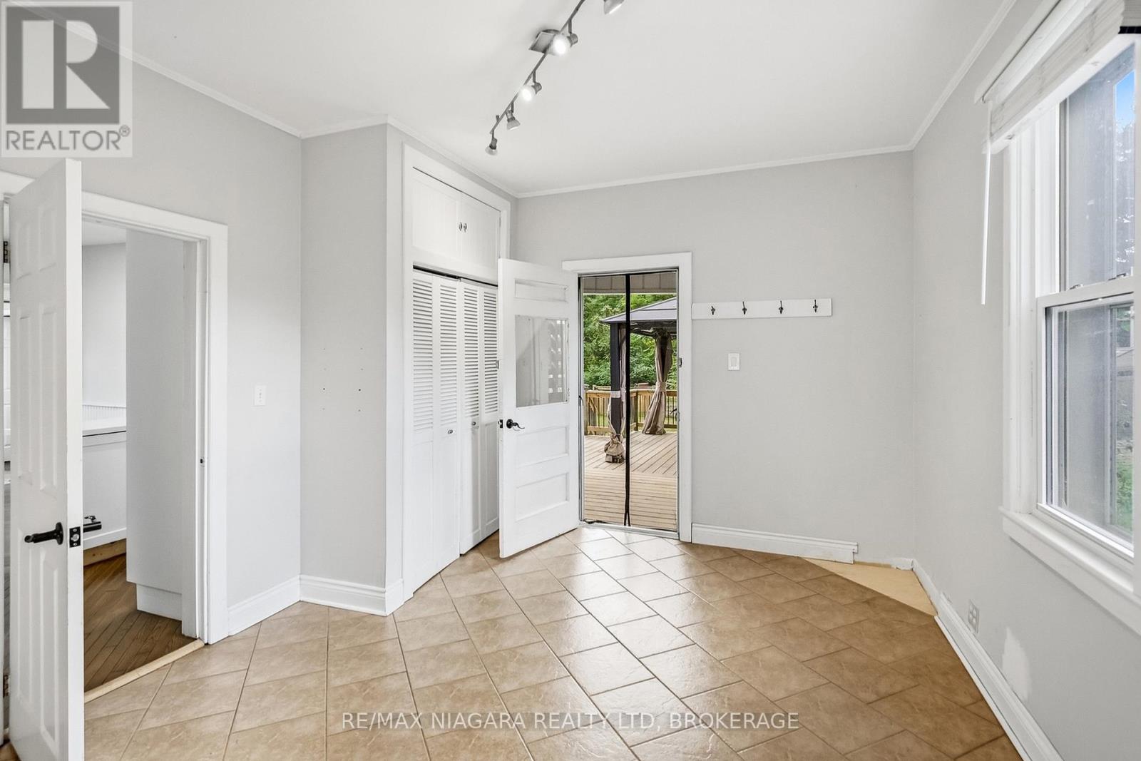 181 Chippawa Road Property Photo 17