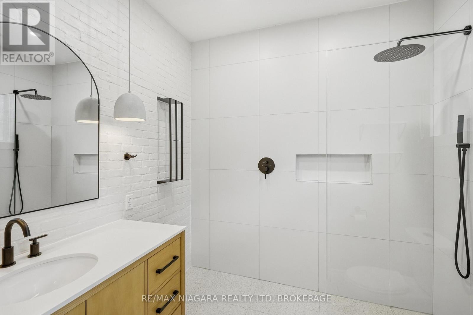 181 Chippawa Road Property Photo 18