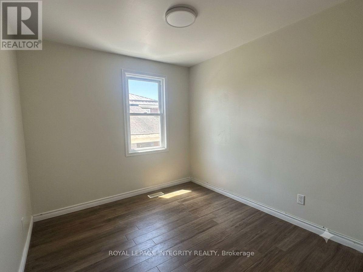 607 12th Street E Property Photo 7