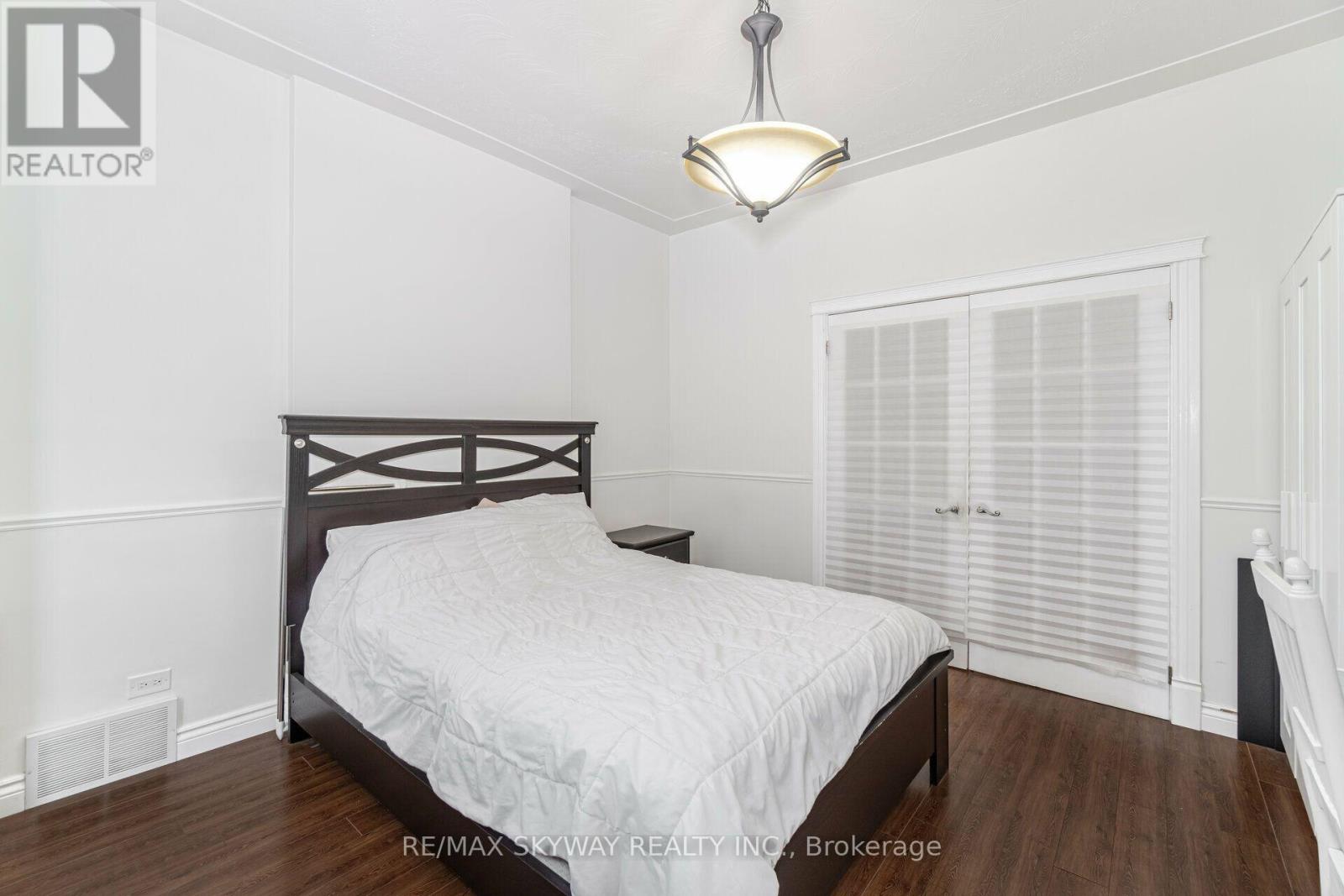 242 East Avenue N Property Photo 16