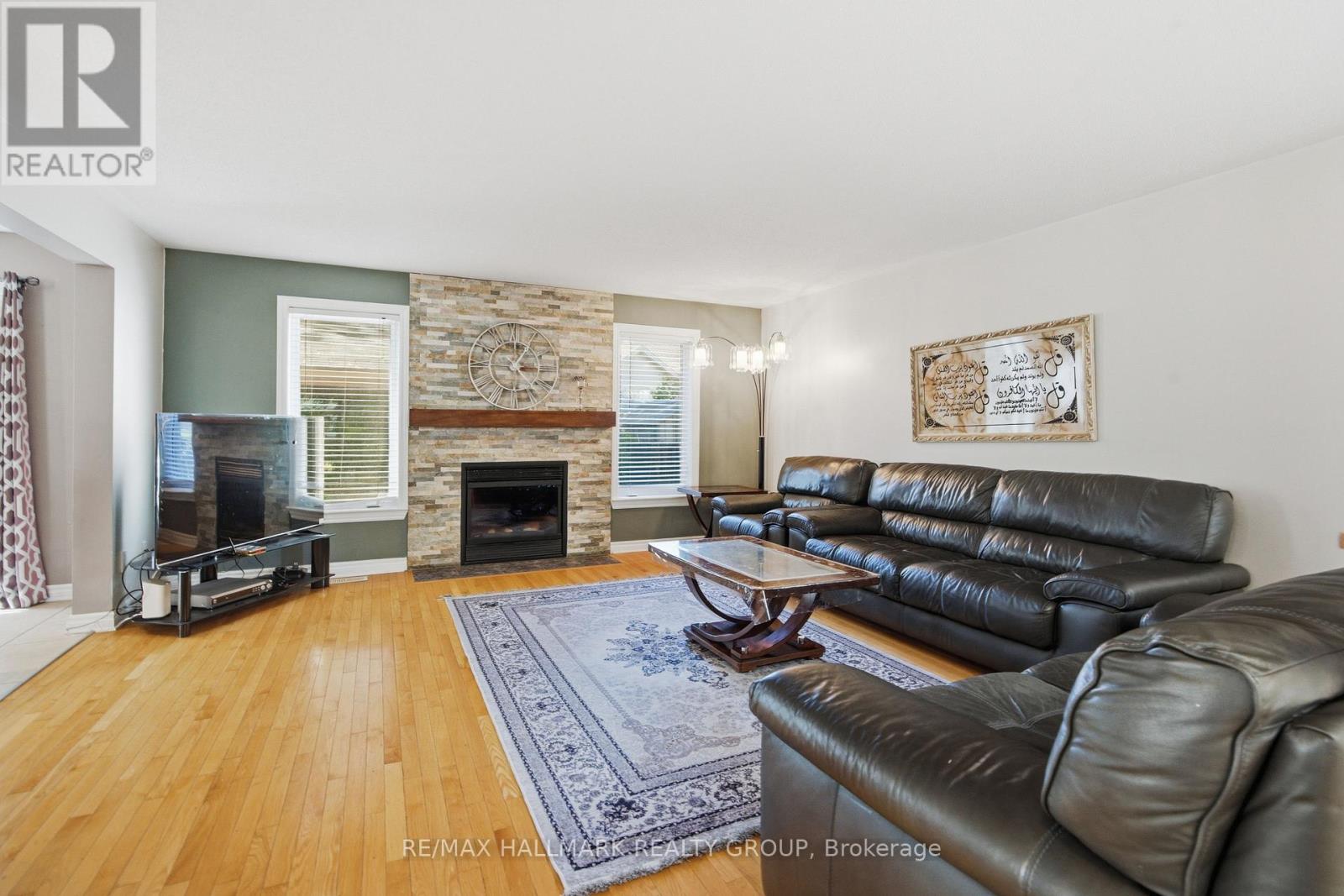 800 Long Point Circle Property Photo 13