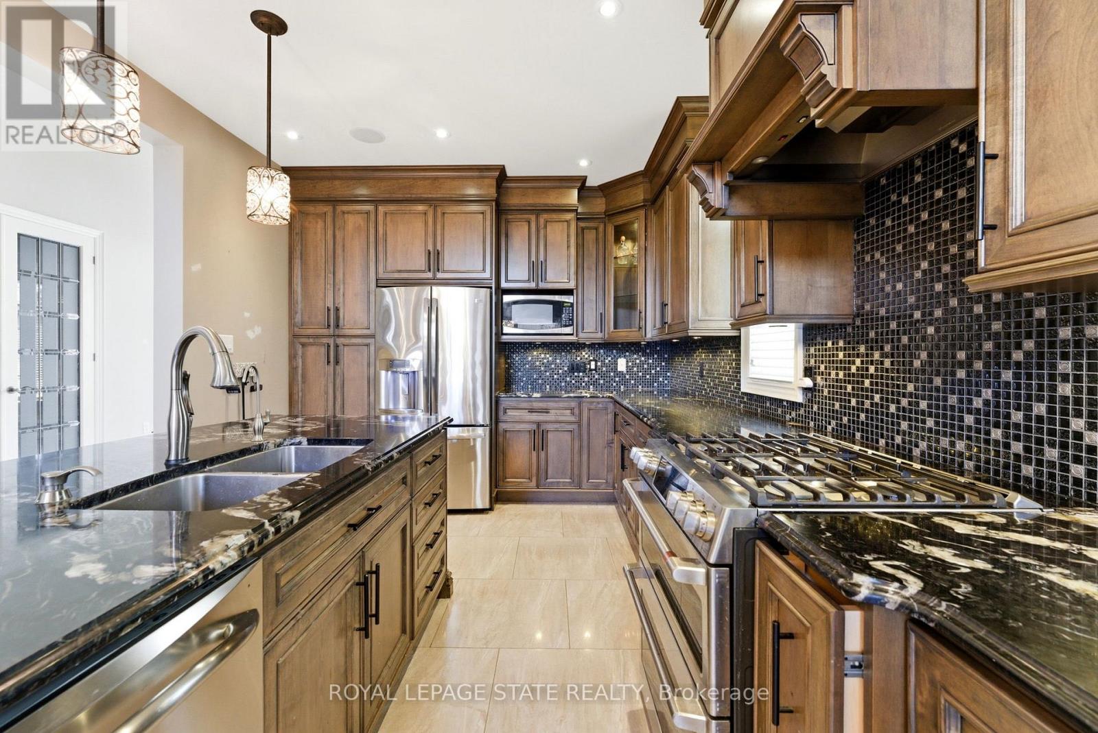 85 Hillcroft Drive Property Photo 15