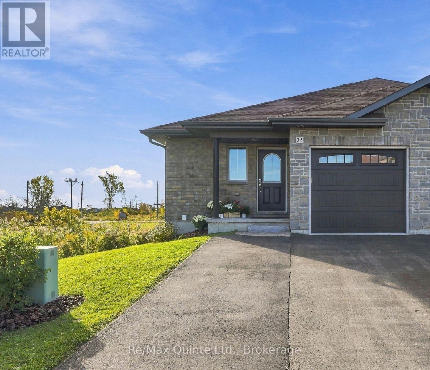 32 Cortland Crescent Property Photo 1