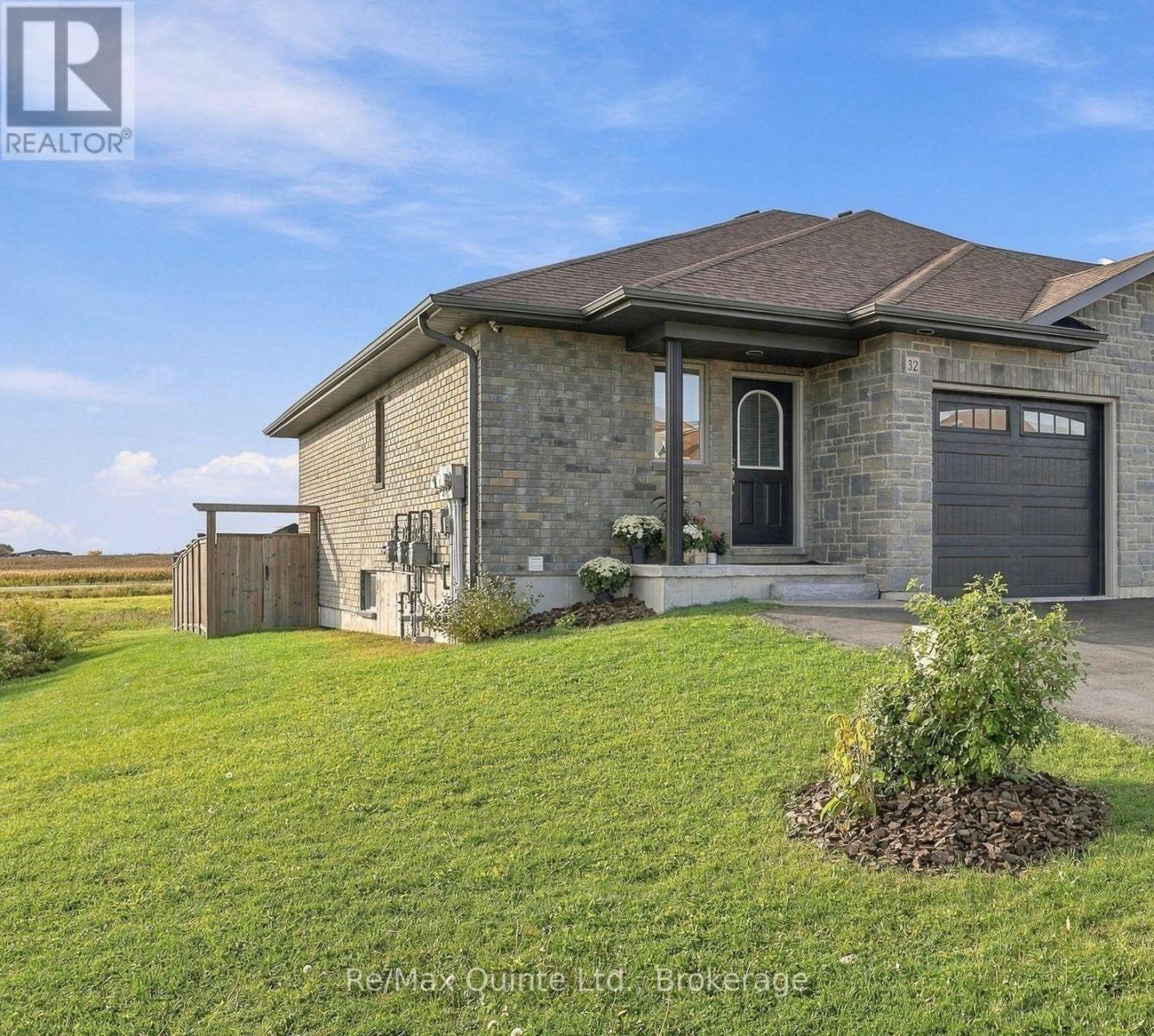 32 Cortland Crescent Property Photo 2