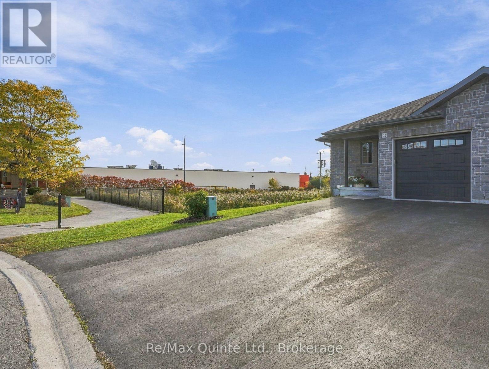 32 Cortland Crescent Property Photo 4