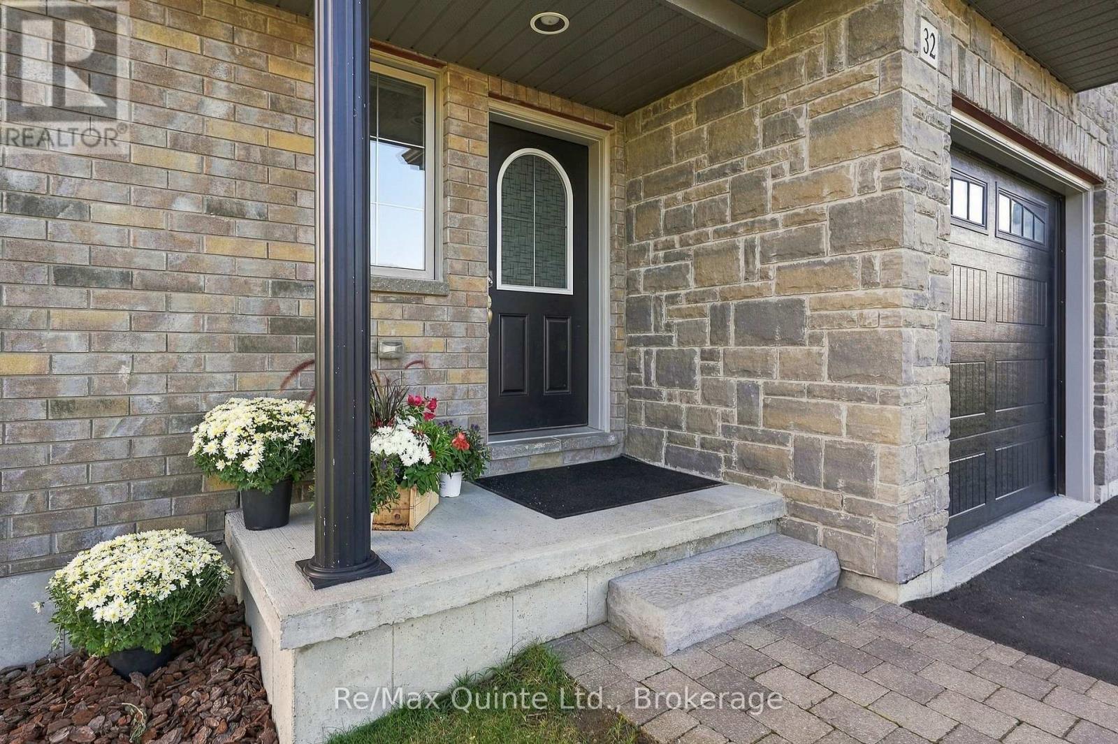 32 Cortland Crescent Property Photo 5