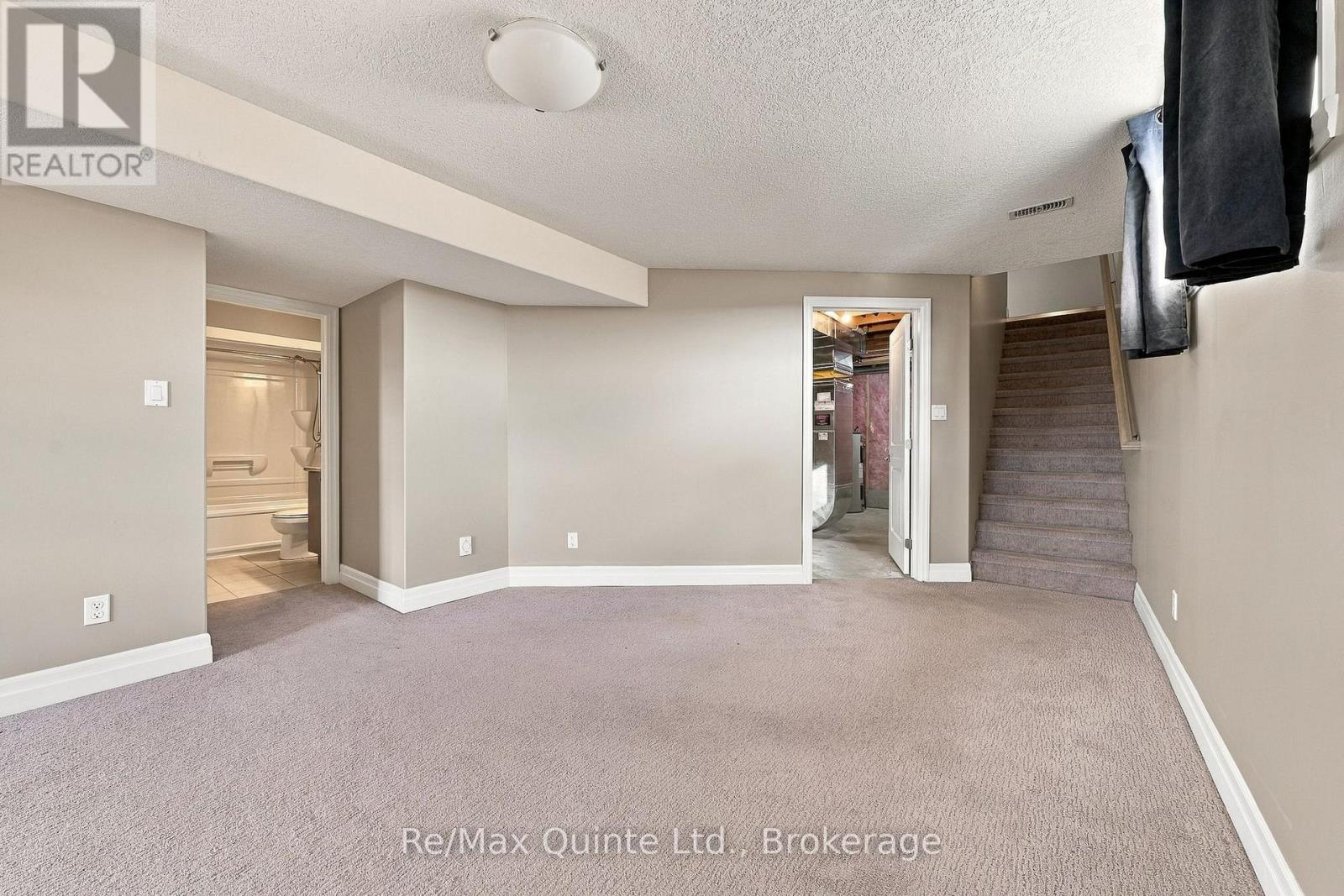 32 Cortland Crescent Property Photo 22