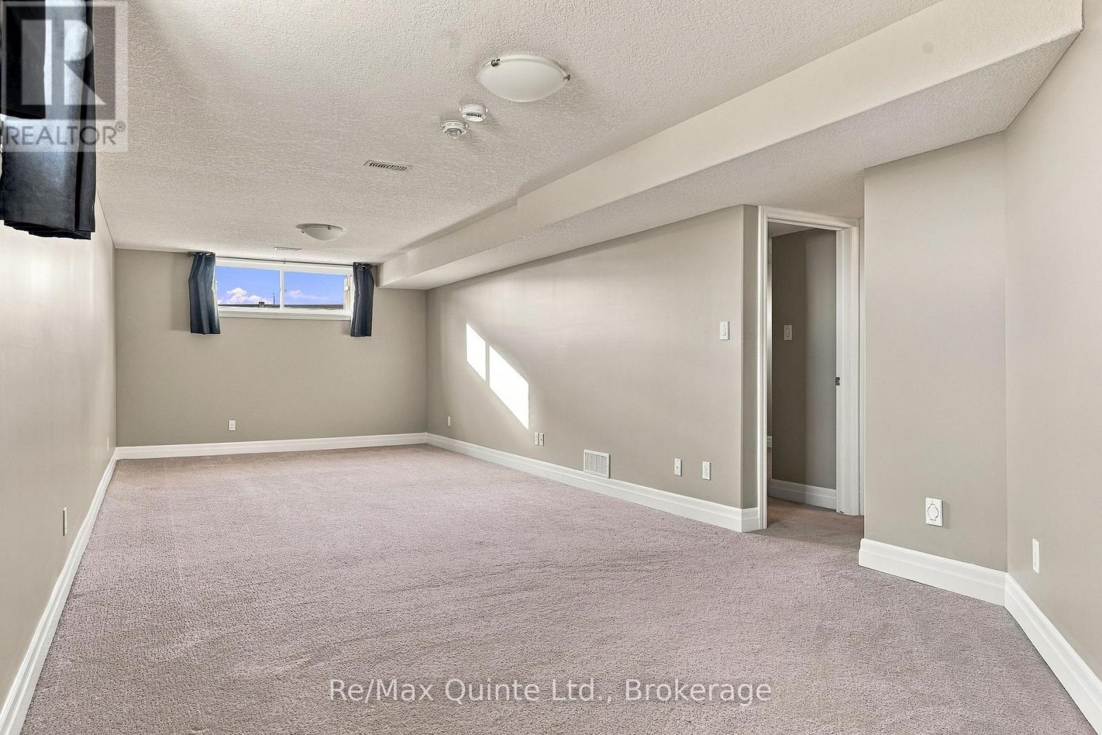 32 Cortland Crescent Property Photo 23