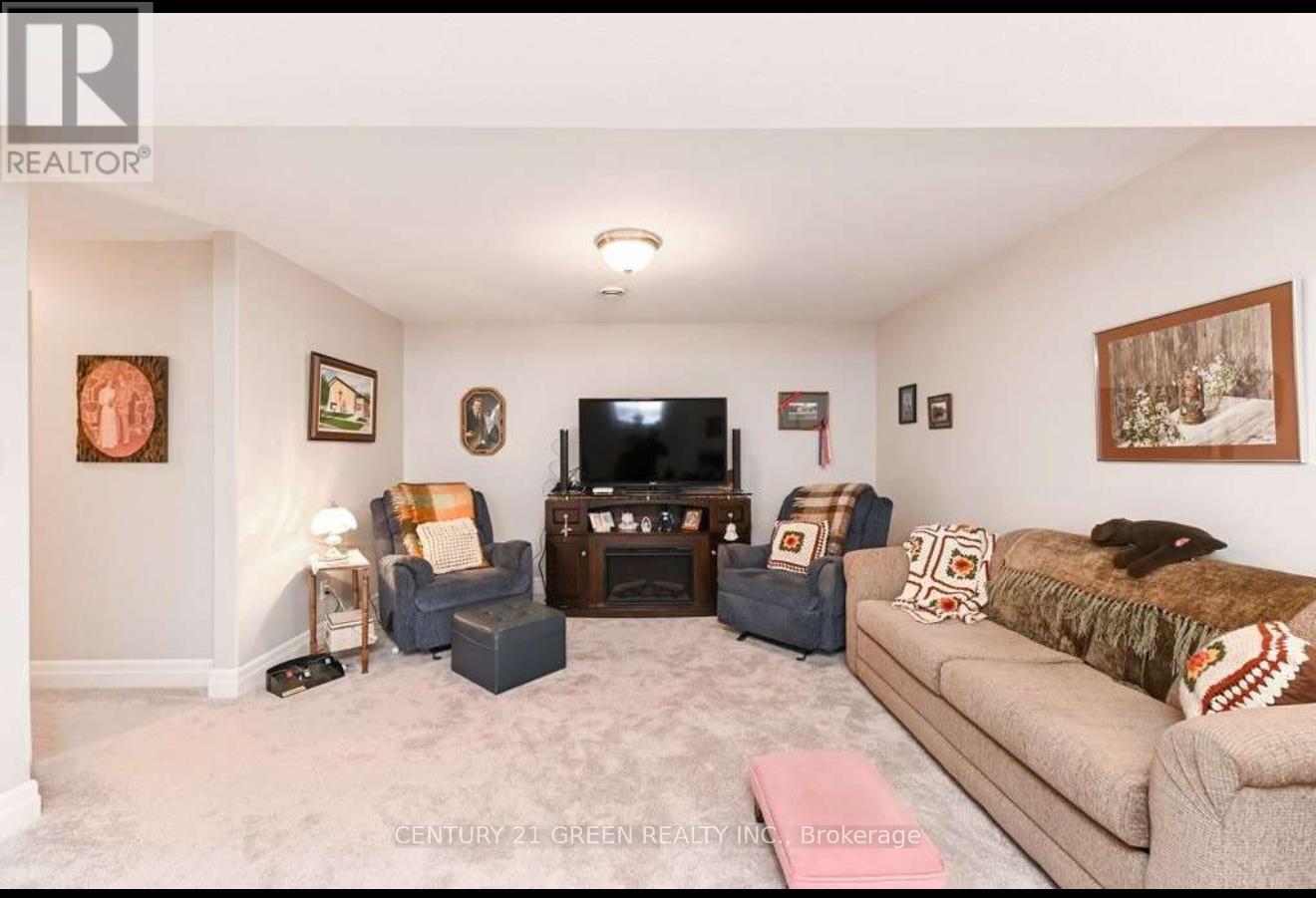 100 Spruce Gardens Court Property Photo 17