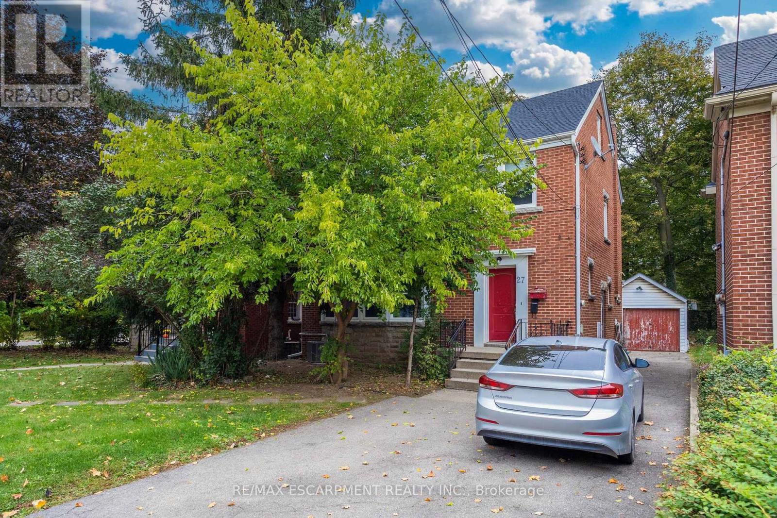 27 Forsyth Avenue S Property Photo 1