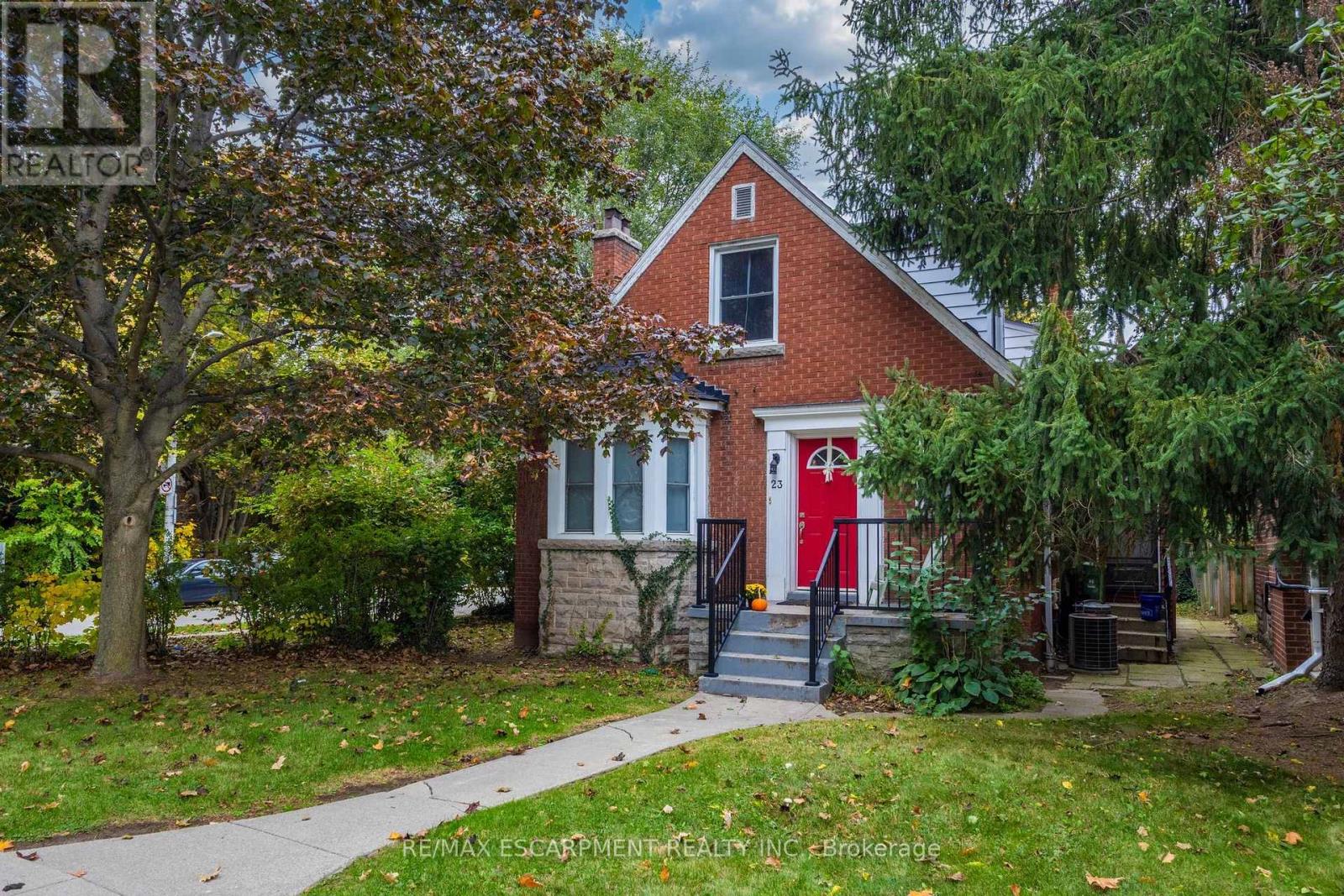 23 Forsyth Avenue S Property Photo 1