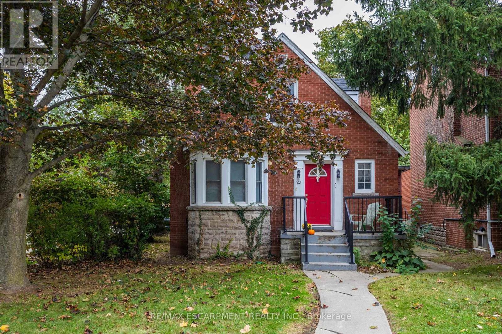 23 Forsyth Avenue S Property Photo 2