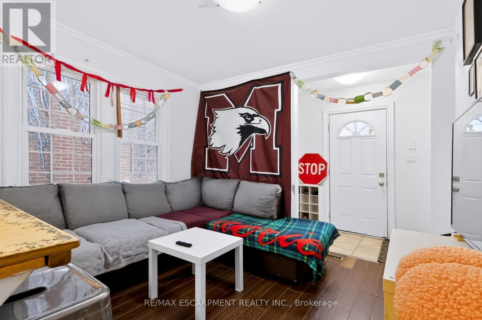 23 Forsyth Avenue S Property Photo 5