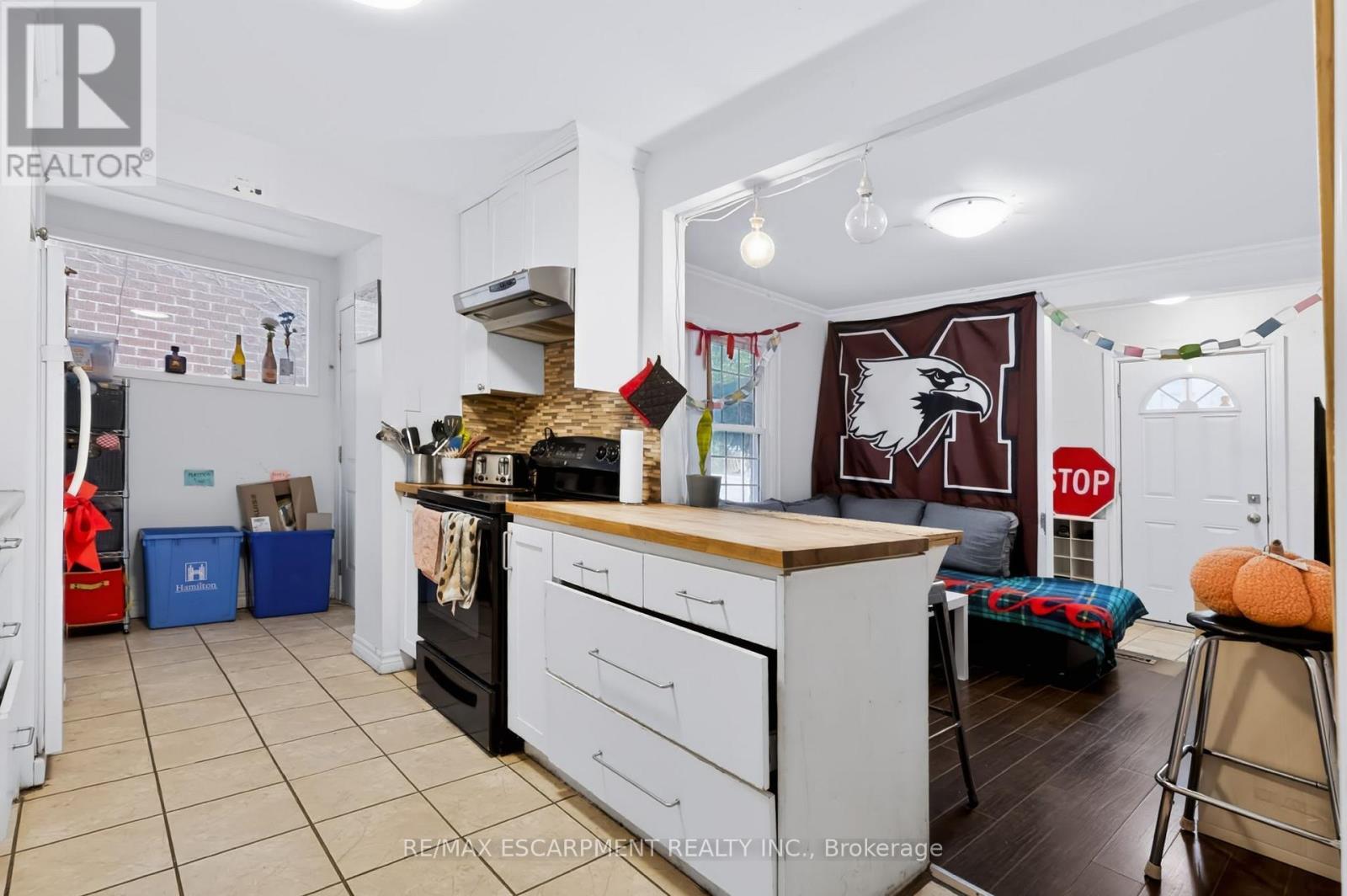 23 Forsyth Avenue S Property Photo 7