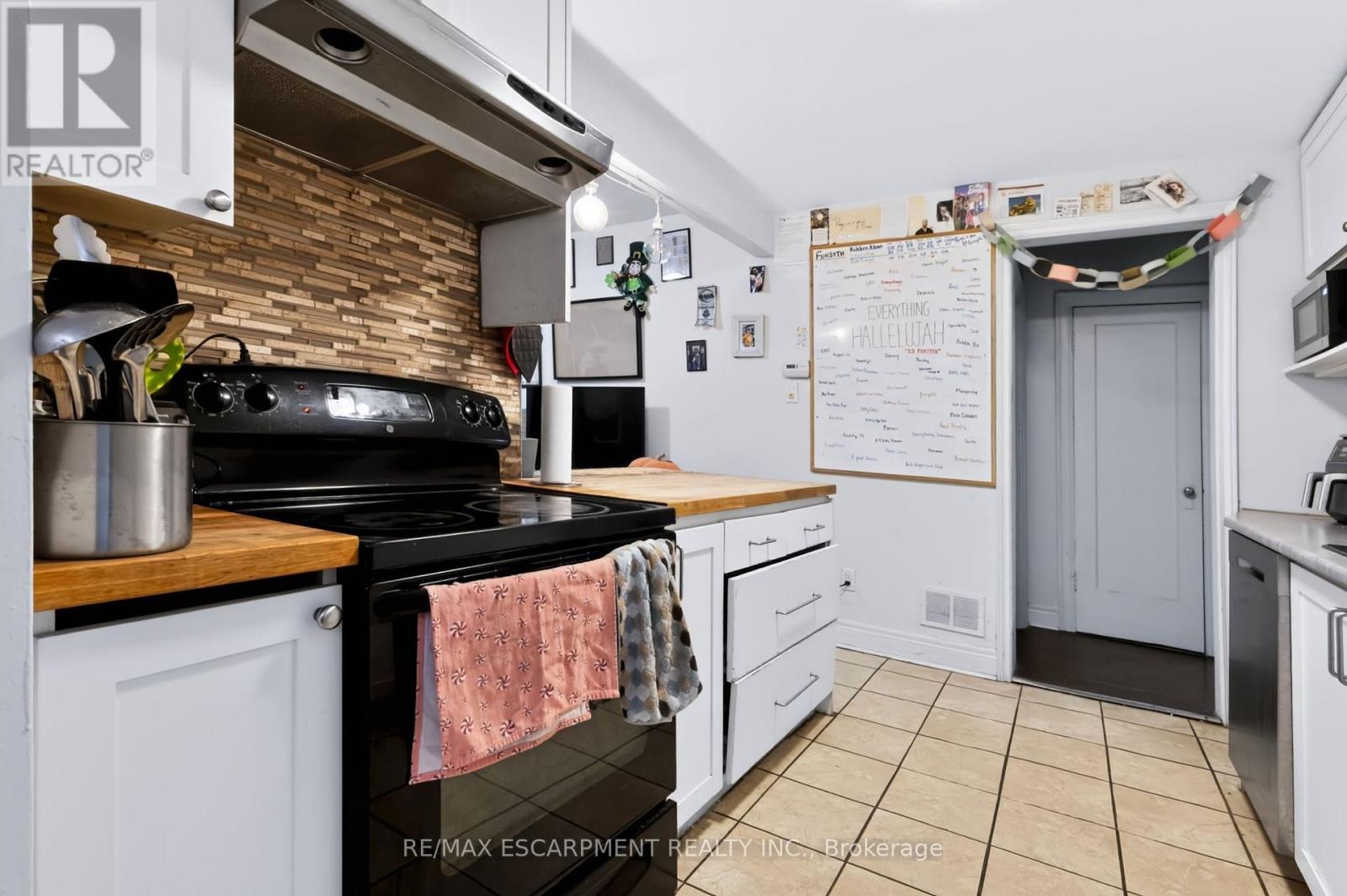 23 Forsyth Avenue S Property Photo 8