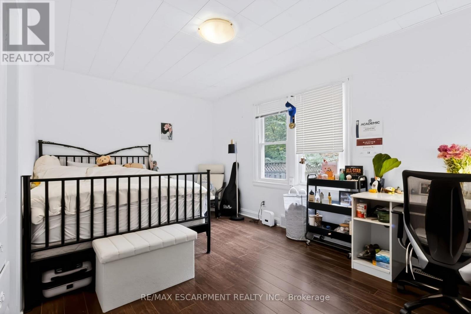23 Forsyth Avenue S Property Photo 12