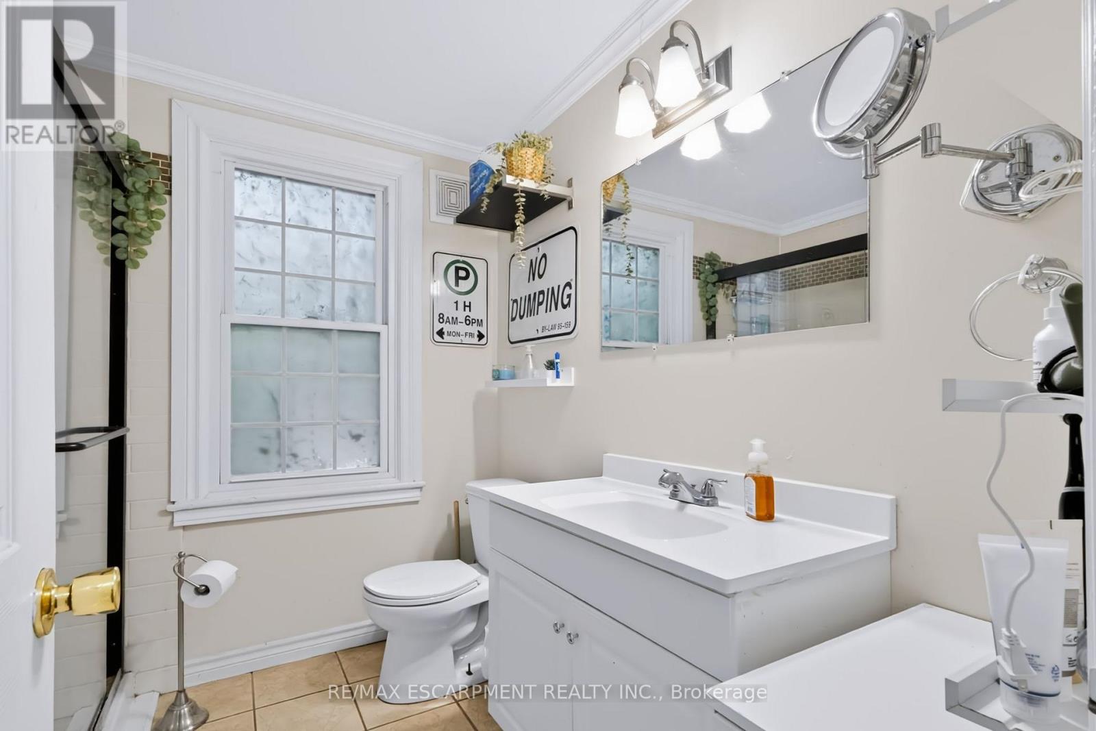 23 Forsyth Avenue S Property Photo 13