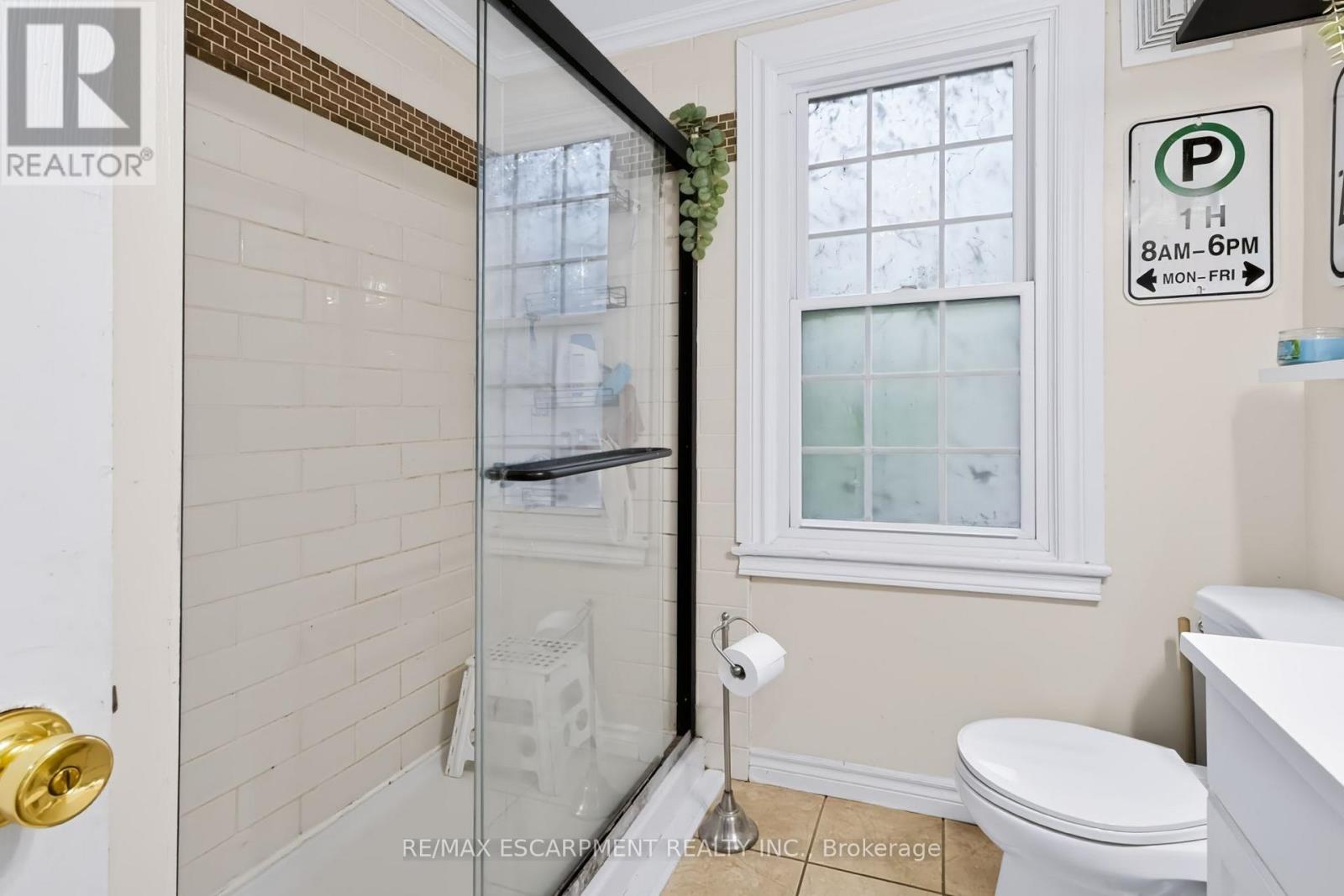 23 Forsyth Avenue S Property Photo 14