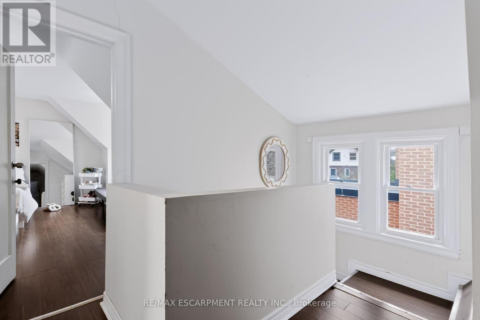 23 Forsyth Avenue S Property Photo 16