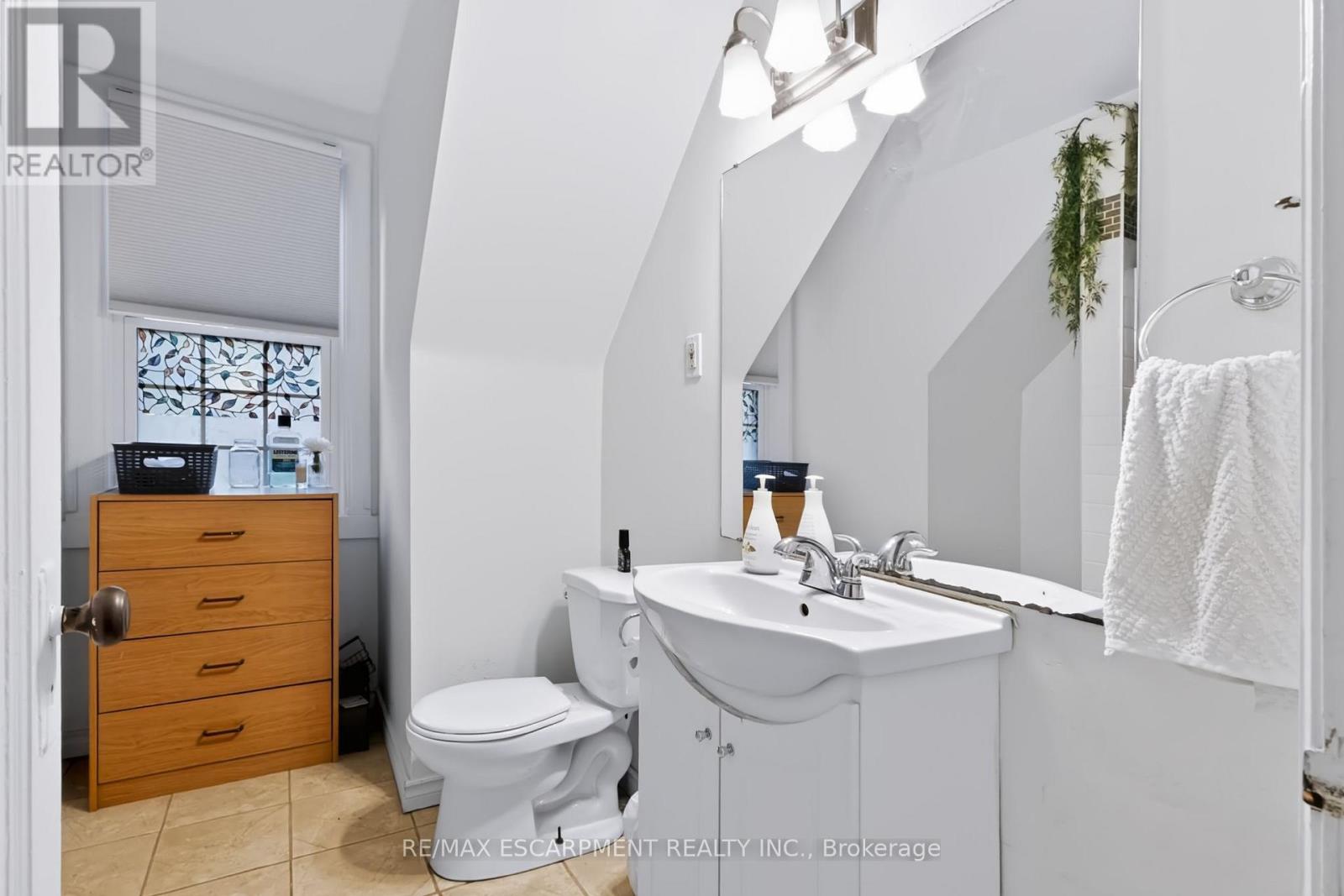 23 Forsyth Avenue S Property Photo 18