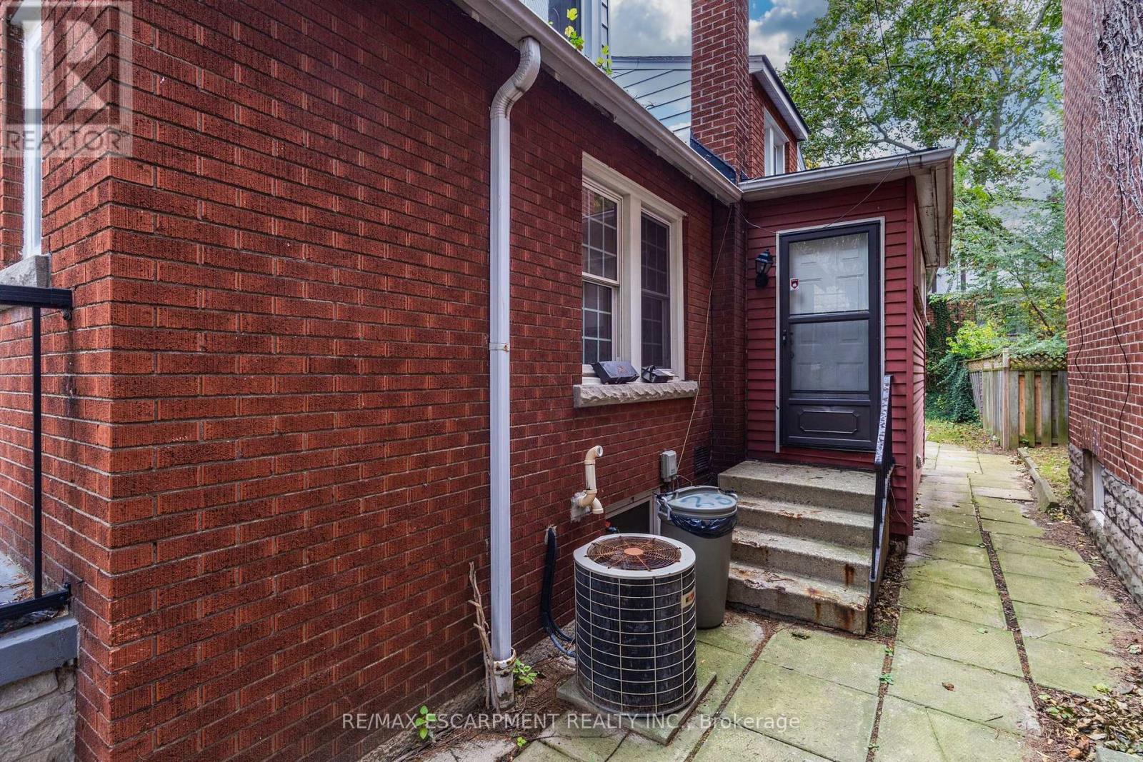 23 Forsyth Avenue S Property Photo 26