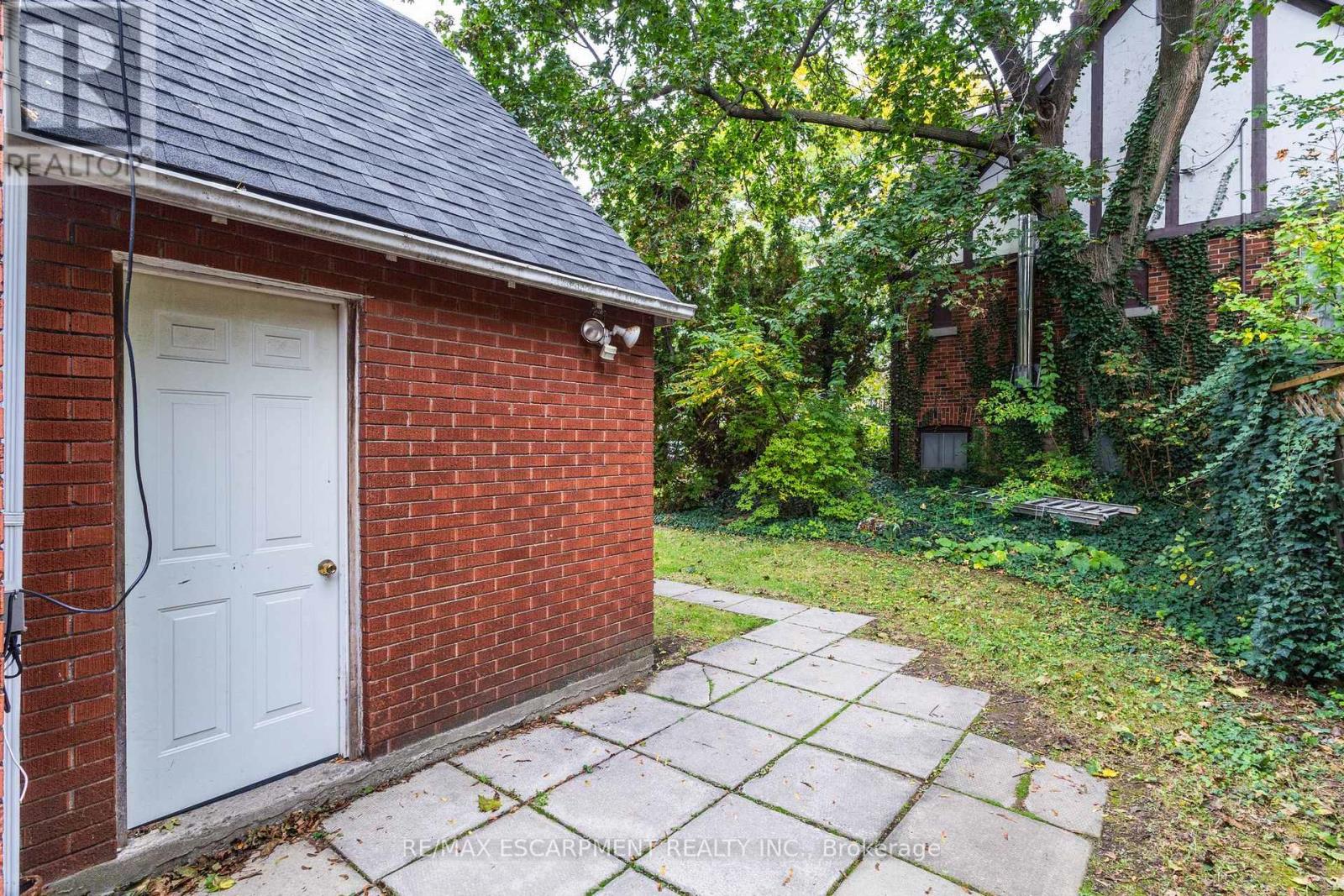 23 Forsyth Avenue S Property Photo 28