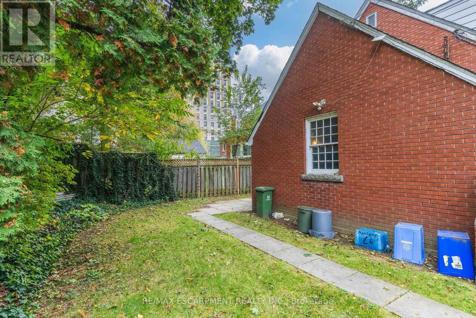 23 Forsyth Avenue S Property Photo 31