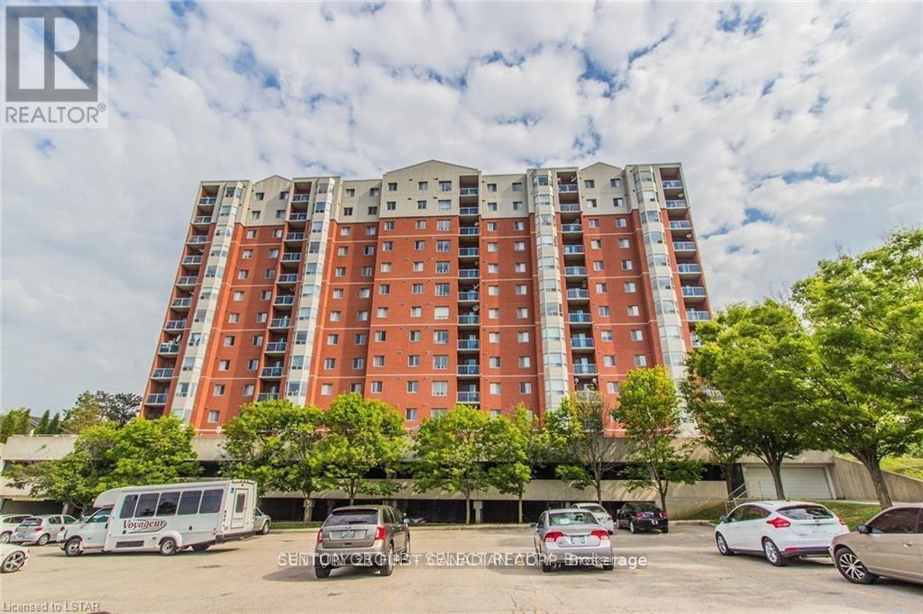 1007 - 30 CHAPMAN COURT Property Photo 1