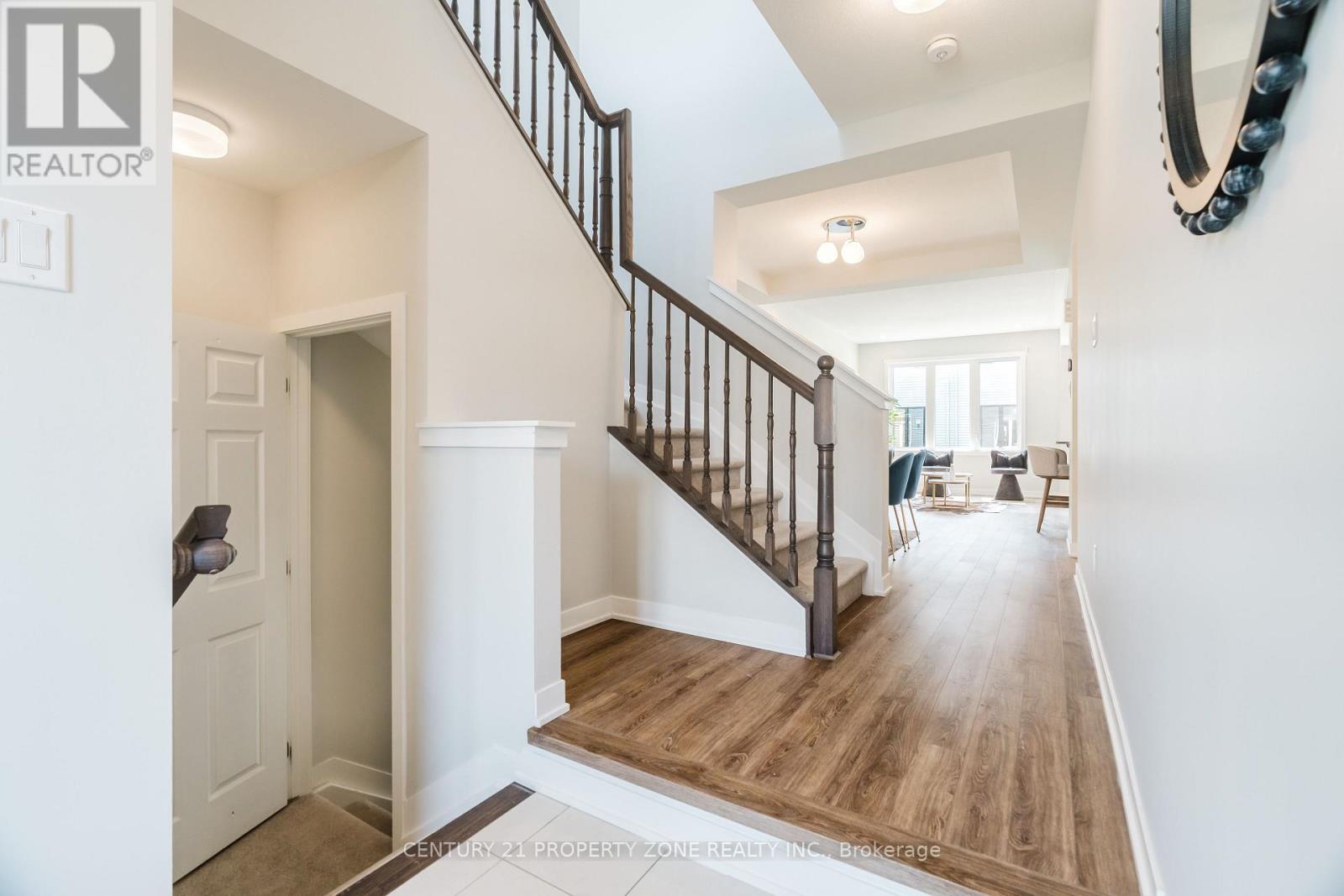 1060 Curraglass Walk Property Photo 3