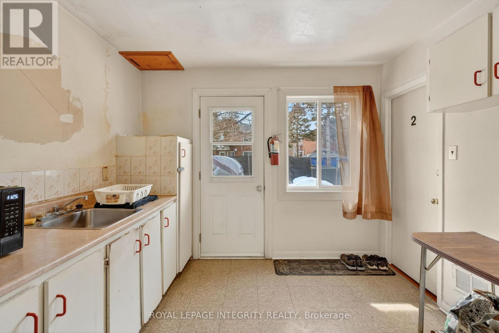 322-324 Queen Mary Street Property Photo 3