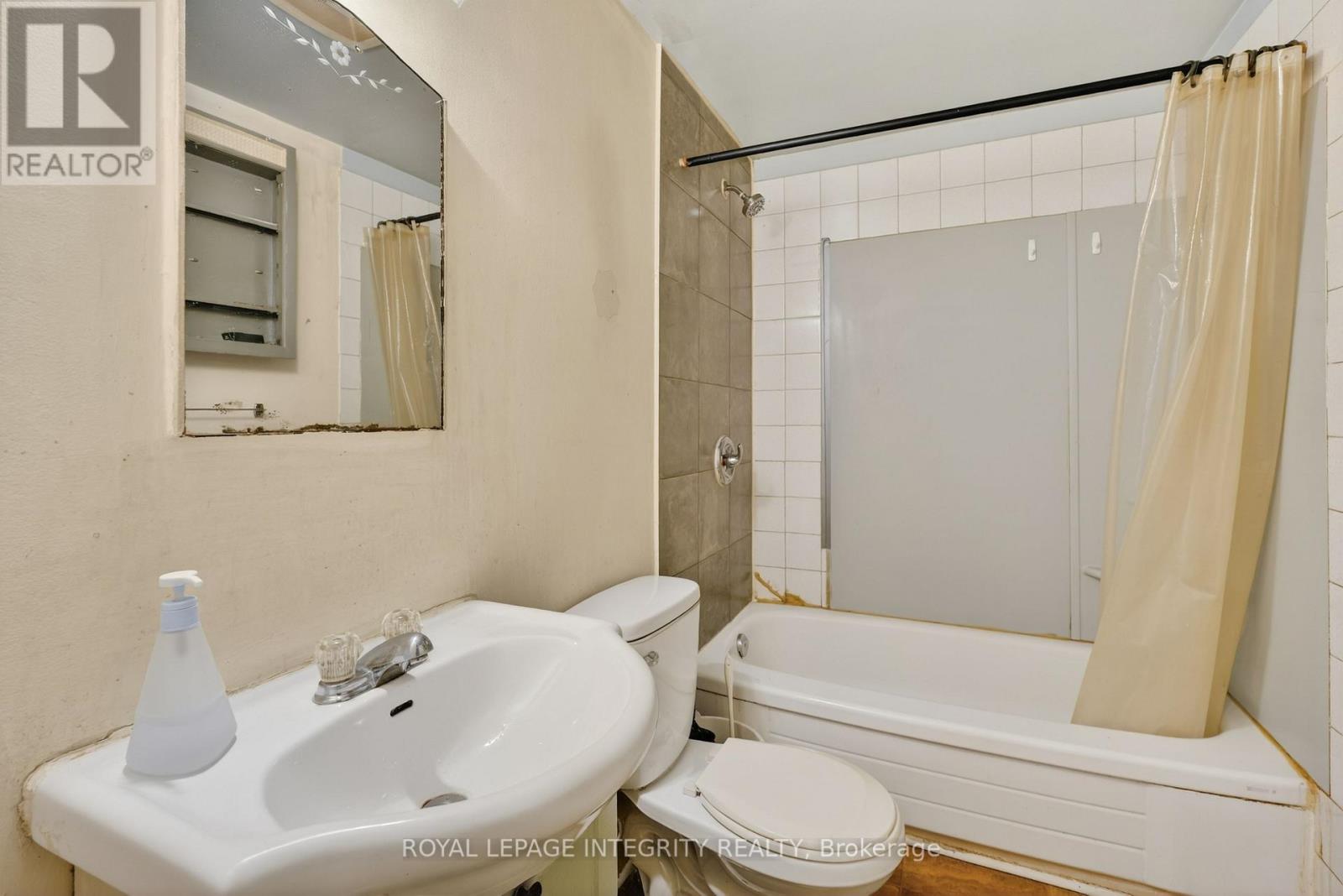 322-324 Queen Mary Street Property Photo 8