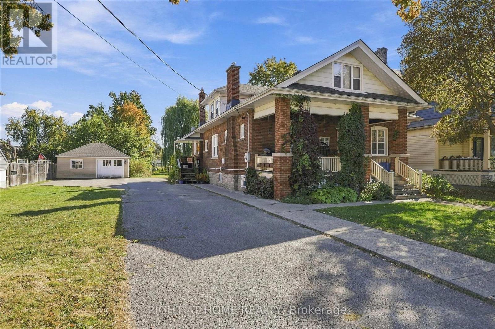 33 Melbourne Street W Property Photo 2