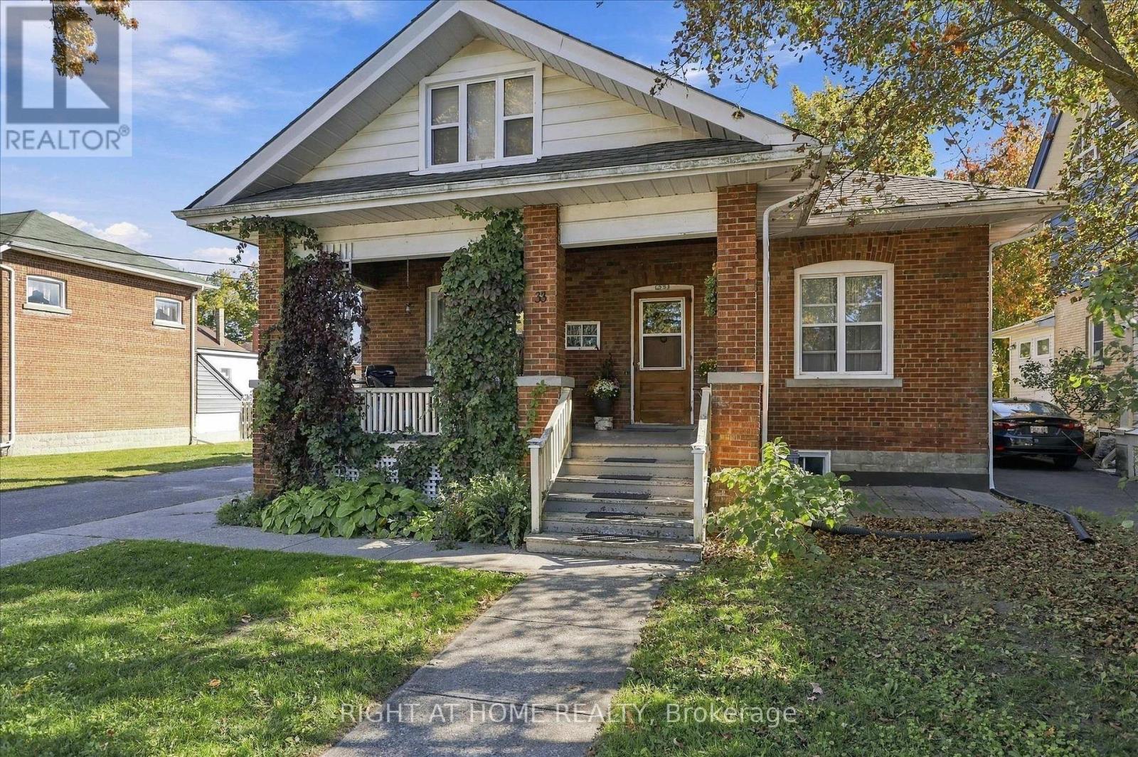 33 Melbourne Street W Property Photo 4