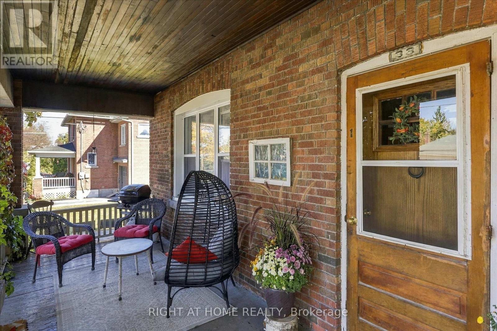 33 Melbourne Street W Property Photo 5